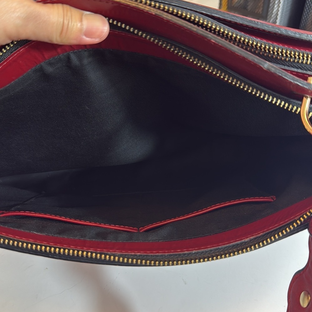 Upcycled Vittoria Napoli Elegant Red Leather Shoulder Bag - Picture 8 of 12